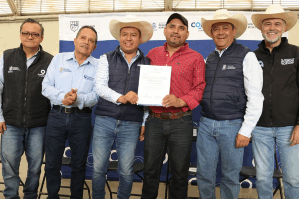 Entregan alimento para ganado en Huimilpan