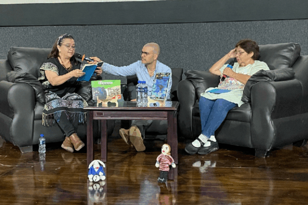Escritores queretanos brillan en feria de Orizaba